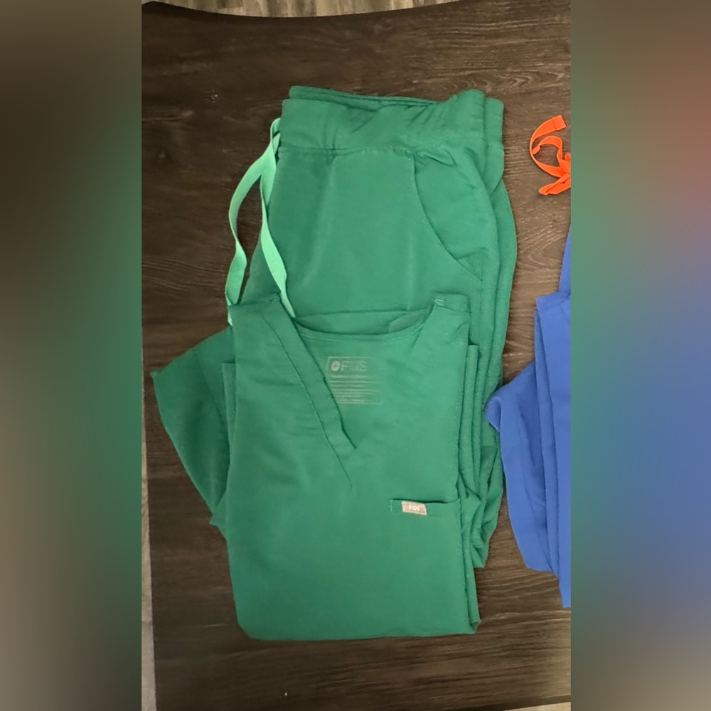 Figs Hunter Green Scrub Set: XL Zamora and L Catarina